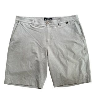 TravisMathew Men's Golf Shorts light gray size 40